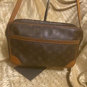 Authentic LOUIS VUITTON Trocadero 30 Monogram Shoulder Bag Purse